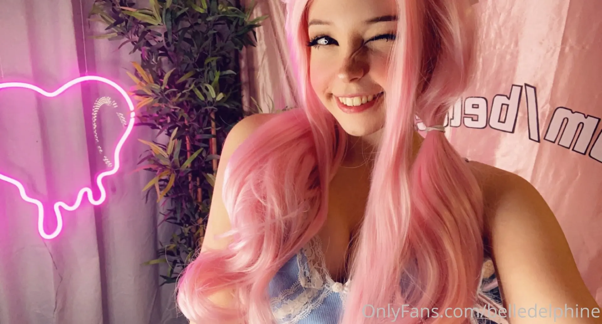 Pink Hair Bunny Belle Delphine follada desde detrás de vídeo